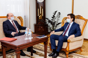 Вице-премьер страны Николай Попеску и посол РФ Олег Васнецов также обменялись мнением о ситуации в области безопасности в регионе.