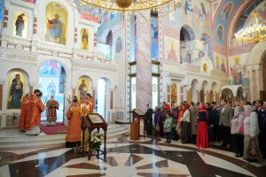 Дмитрий Азаров встретил Пасху вместе с земляками в Софийском соборе Самары