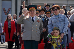 Губернатор отметил, что День Победы – праздник общий для всех и личный для каждого россиянина. В каждой семье есть свои герои.