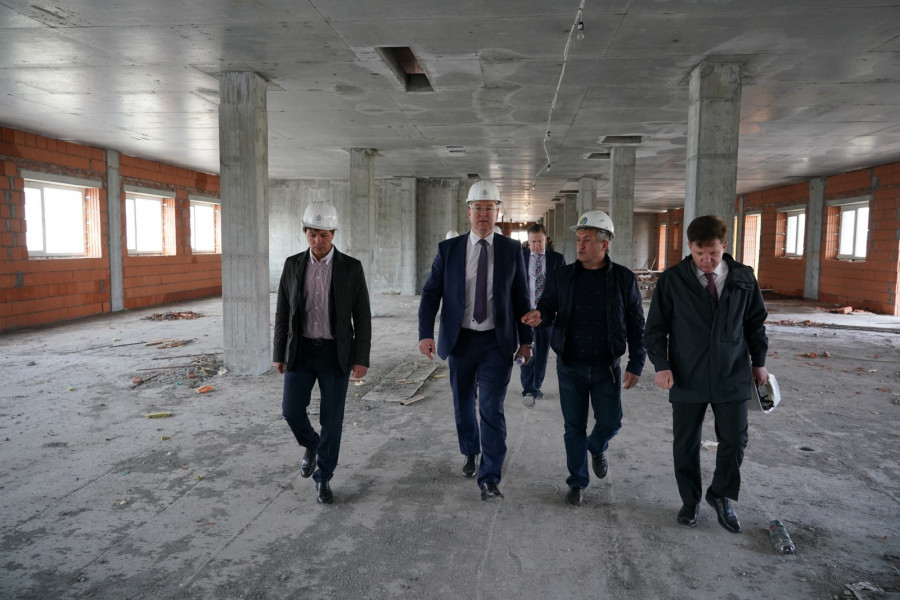 Виктор Кудряшов побывал на строительстве трех социальных объектов в Самаре