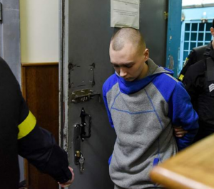 В понедельник Соломенский районный суд Киева приговорил военнослужащего ВС РФ к пожизненному лишению свободы.