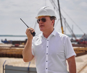 9 августа Дмитрий Азаров отмечает день рождения. Он руководит областью 5 лет, и за это время во многих направлениях произошли существенные позитивные изменения. 