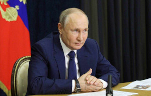 По словам Путина, изначально Минобороны предлагало призвать по мобилизации меньше, чем 300 тыс. человек. Предложений о призыве дополнительно к этому числу от ведомства не поступало.