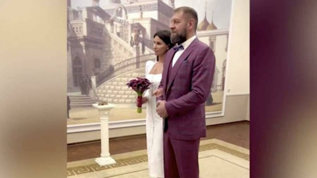 Боец MMA Александр Емельяненко женился: избранницей бойца стала его бывшая жена