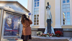 Открытие памятника народной артистке СССР, полному кавалеру ордена «За заслуги перед Отечеством» Галине Вишневской состоялось на улице Остоженка.