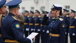 В адресованном женщинам-летчицам поздравлении министр обороны Сергей Шойгу отметил, что более половины из них завершили обучение с отличием.