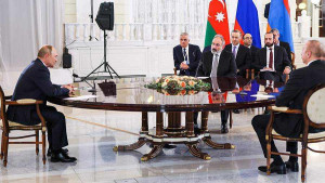 Сегодня Владимир Путин провел переговоры в Сочи с президентом Азербайджана Ильхамом Алиевым и премьер-министром Армении Николом Пашиняном.
