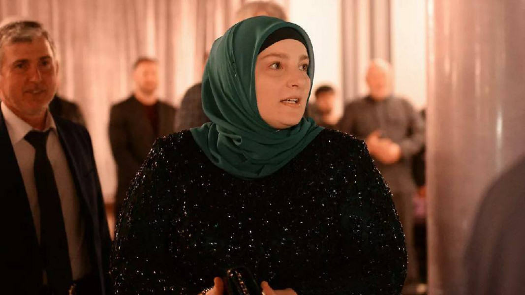 Путин присвоил супруге Рамзана Кадырова Медни Кадыровой звание "Мать-героиня"