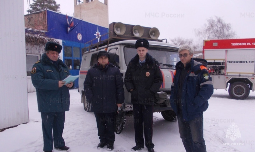 Инспекторы ГИМС оповестили тольяттинцев об опасности выхода на лед, используя подвижной пункт оповещения