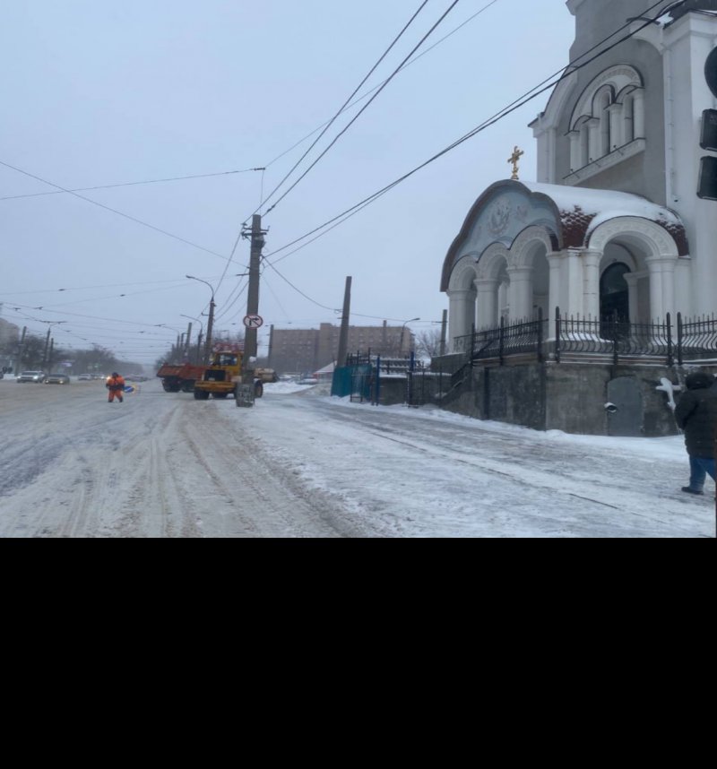 В Самаре прилегающие к храмам территории очищают от снега