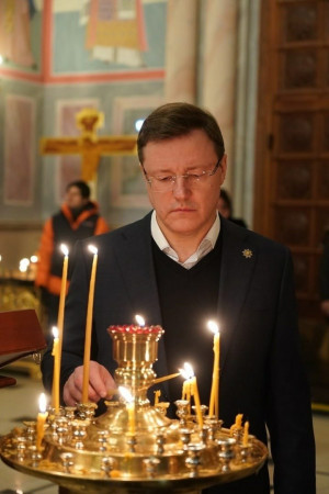 Дмитрий Азаров поздравил православных земляков с Рождеством