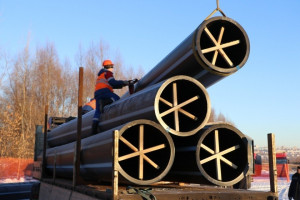 Строители водовода в Куйбышевском районе Самары приняли первые 60 машин с трубами