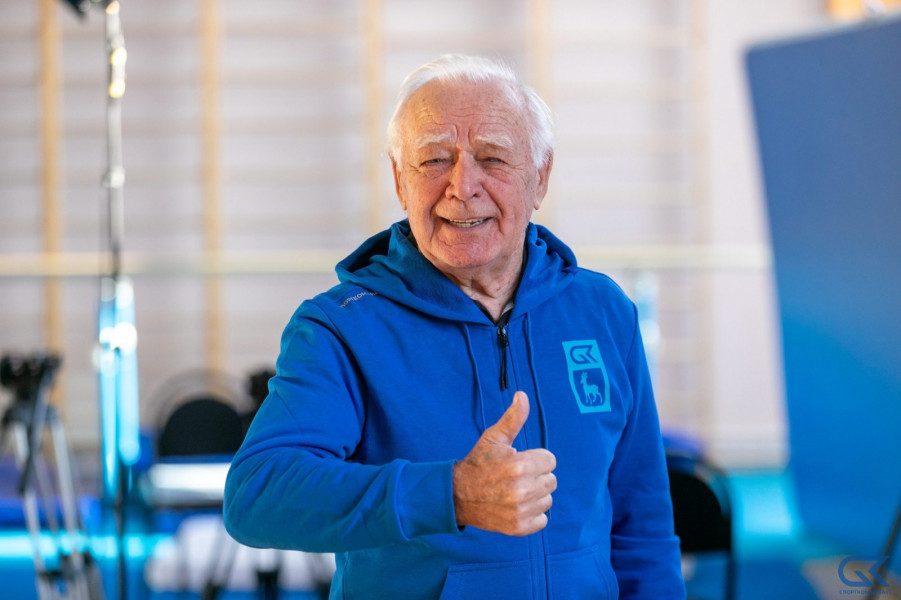 90-летний юбилей отмечает заслуженный тренер РСФСР, первый мастер спорта СО по лыжным гонкам Владимир Медведев