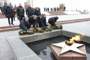 Память павших героев Великой Отечественной войны – участников Сталинградской битвы почтили минутой молчания.