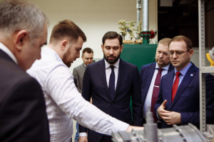 Ознакомился в ходе визита Юрий Зубов и с разработками Центра беспилотных систем вуза.
