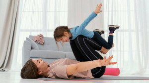На протяжении 10 месяцев, с февраля по ноябрь 2023 года, для взрослых будут организованы занятия оздоровительной гимнастикой, занятия для снятия стрессовых состояний.