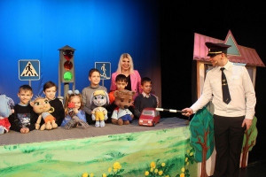 Полицейские Тольятти пригласили малышей в театр кукол