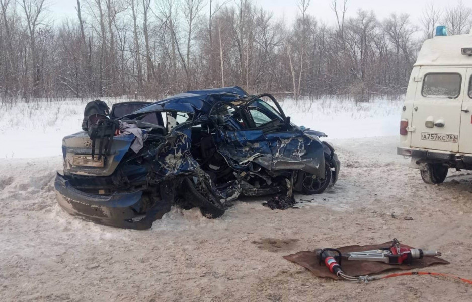 Водитель легковушки погиб в ДТП с грузовиком на трассе М-5 около Сызрани