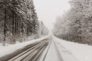 В Самаре ночью местами до - 23 °С, днем до -12°С. На дорогах снежный накат.