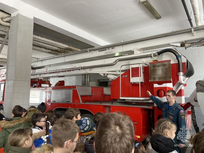 Тольяттинские гимназисты побывали на экскурсии в пожарно-спасательной части