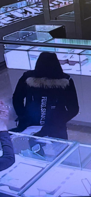В ювелирном магазине в Сызрани мужчина похитил планшет с украшениями