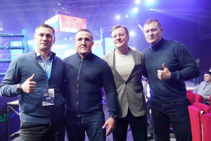 Дмитрий Азаров наградил участников международной матчевой встречи по боксу между командами России и Беларуси