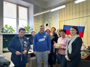 В Куйбышевском районе Самары поздравления с Международным женским днем принимали семьи военнослужащих, серебряные волонтеры и лидеры общественного движения «Ждем домой».