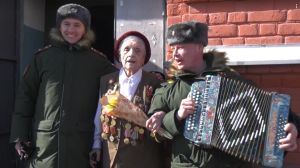 В Самаре военнослужащие провели мини-концерты  для участниц Великой Отечественной войны