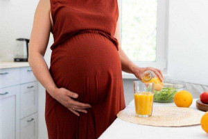 Ребенку нужна здоровая, качественная еда, а организму будущей матери — кратность приемов пищи, стабильный уровень сахара и инсулина.