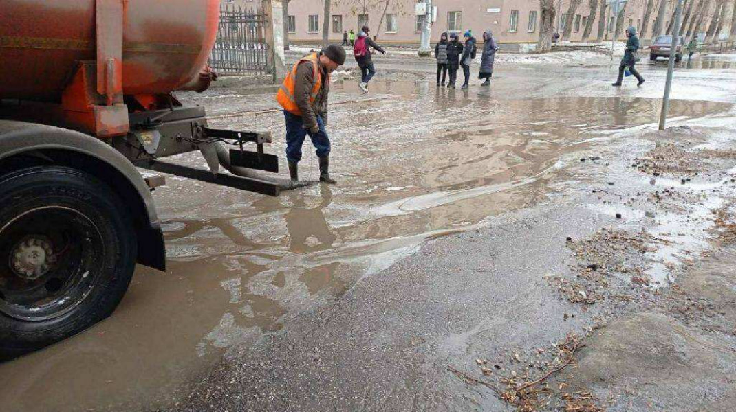 В Самаре ведутся круглосуточные работы по ликвидации последствия подтопления городских дорог