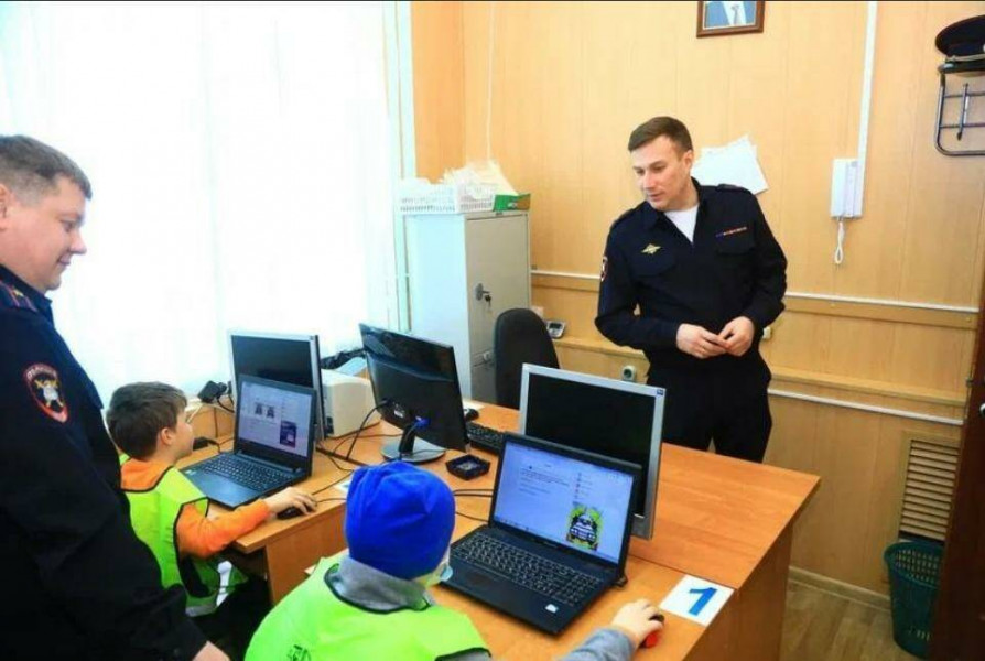 Полицейские Новокуйбышевска исполнили мечту двух мальчиков, мечтающих стать инспекторами ДПС