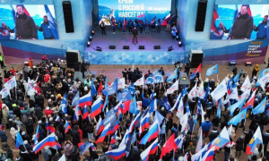 Глава региона отметил, что Крымская весна вновь объединила весь российский народ, чтобы противостоять нацизму, который поднял голову у границ нашей Родины. 