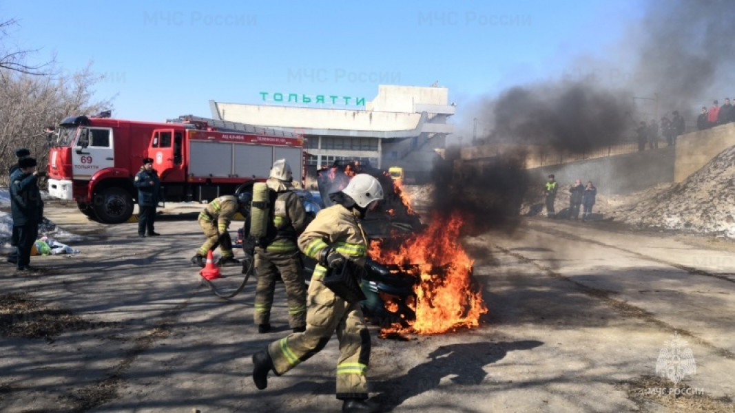 В Тольятти прошло тактико-специальное учение пожарных-спасателей