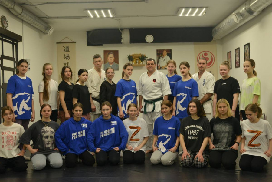 В Самаре прошла первая тренировка по каратэ для девушек-волонтеров