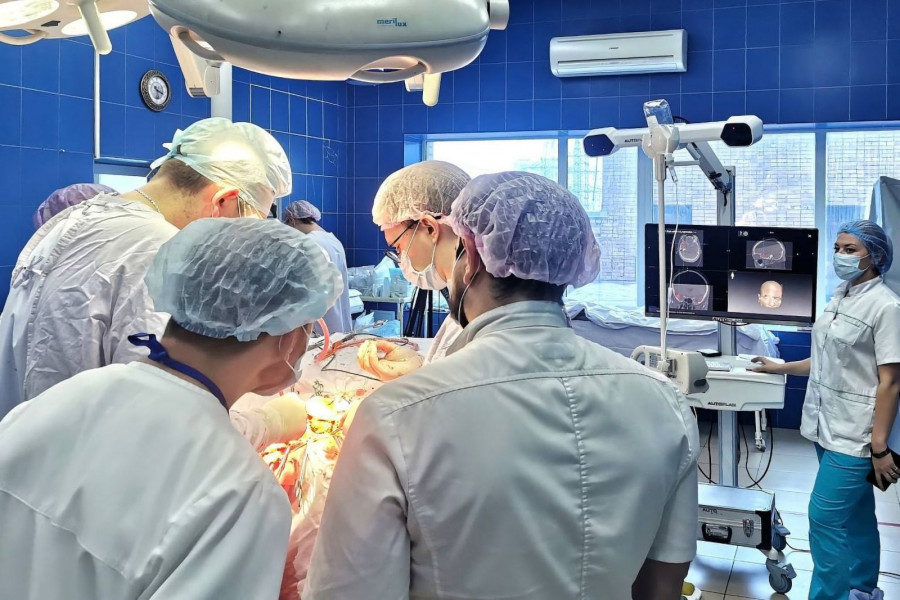 Главный внештатный нейрохирург минздрава РФ успешно провел в Самаре операцию по удалению аневризмы головного мозга