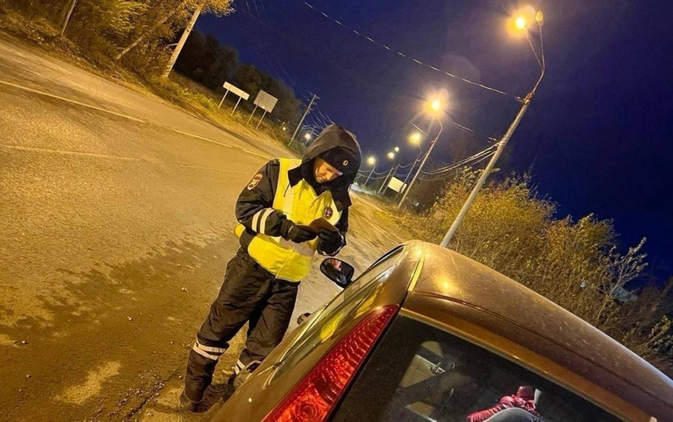 Водитель с поддельными правами на Мерседесе задержан на посту в Тольятти