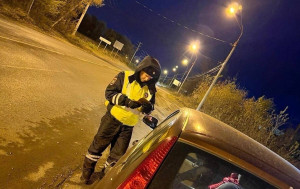 Водитель с поддельными правами на Мерседесе задержан на посту в Тольятти