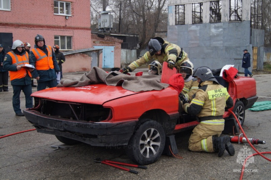 В Самаре прошли областные соревнования по проведению аварийно-спасательных работ при ликвидации ДТП
