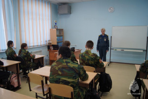 Недавно Самарский казачий кадетский корпус посетила начальник отдела безопасности на водных объектах ГУ МЧС СО Наталья Нестерова.