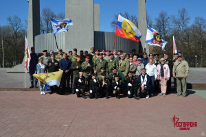 Участников автопробега «Дорога к Победе» встретили росгвардейцы в Тольятти