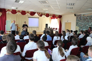 В Самарской области полицейские и общественники провели профилактические беседы со школьниками