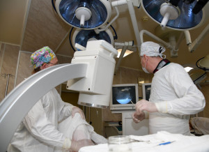 В Клиниках СамГМУ впервые провели малоинвазивную чрескожную операцию по исправлению деформации стопы