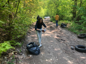 В Самаре продолжаются работы по уборке мусора в рекреационных зонах.