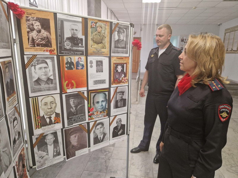 В Управлении МВД России по Тольятти проходит фотовыставка «Заменим Вас в строю!»