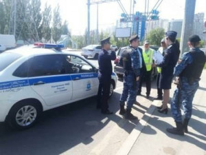 Полицейские совместно с приставами арестовали автомобиль в Самаре