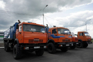Самарские бойцы в зоне СВО получили от Дмитрия Азарова 32 единицы спецтехники и автомобилей