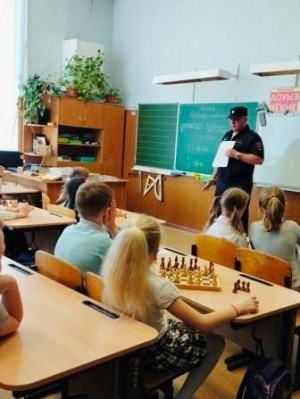 В преддверии летних каникул сотрудники полиции проводят профилактические мероприятия с детьми и подростками