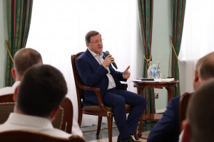 Губернатор Самарской области Дмитрий Азаров встретился с жителями региона - представителями различных отраслей.