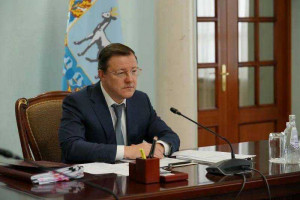 Губернатор Дмитрий Азаров провел внеочередное заседание Правительства, участие в котором приняли руководители муниципальных образований и надзорных органов.