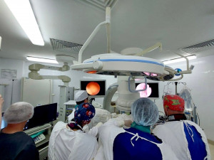  Операцию, которая длилась 2 часа, проводили сразу две бригады хирургов-урологов отделения пересадки органов и урологии Клиник СамГМУ с использованием нового оборудования.